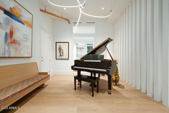 Building Photo - 50 W Palm Ln