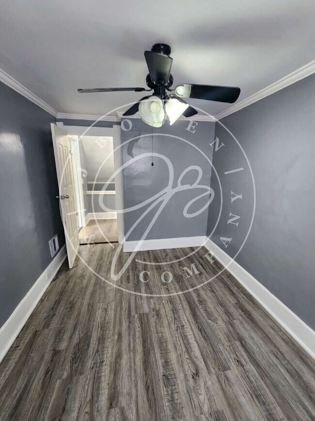 Building Photo - Spacious & Updated 3 Bed, 1.5 Bath Home – ...