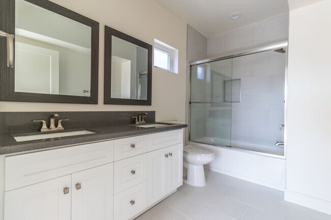 Building Photo - 5134 Riverton Ave