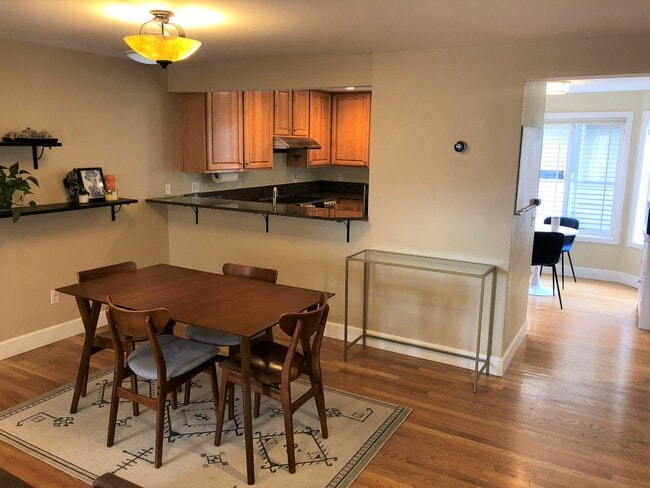 Building Photo - 3Bd/3Ba Seattle Townhouse