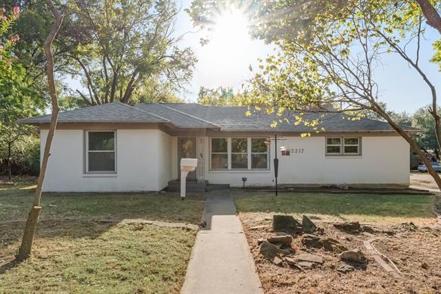 Building Photo - 2217 Glenwood Ln