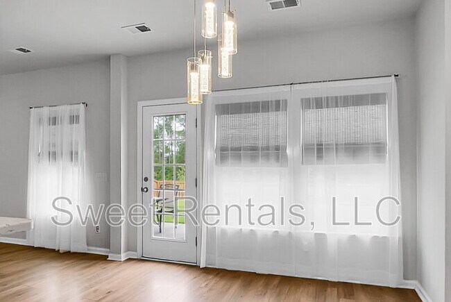 Building Photo - 210 Daniels Creek Cir