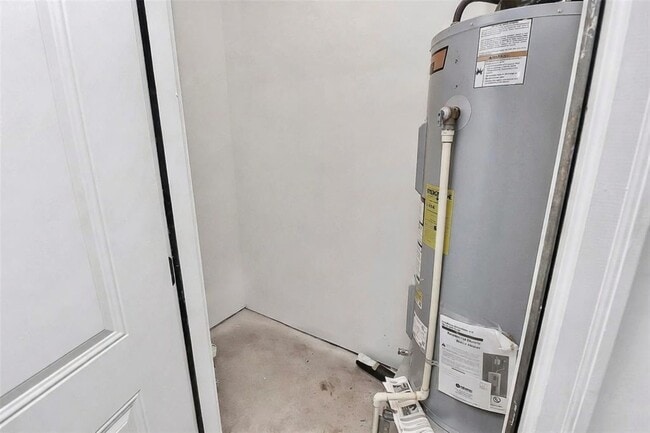 Building Photo - 206 Nelson Ave