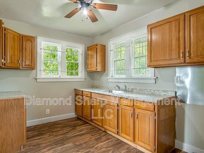 Building Photo - 5611 Hallows Ave