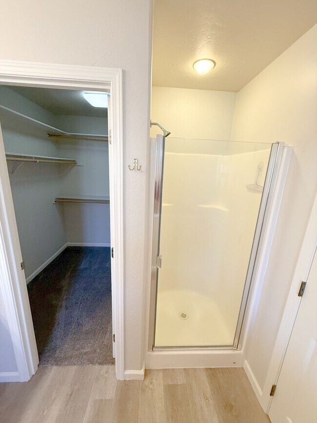 Building Photo - Three Bedroom, Two Bath House