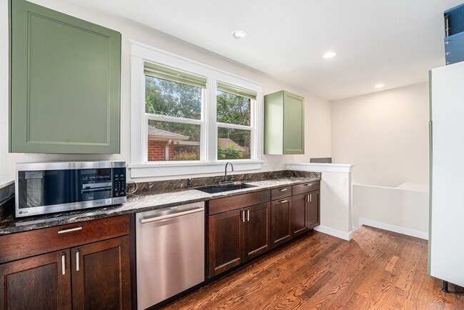 Building Photo - Updated Craftsman Bungalow in Congress Par...