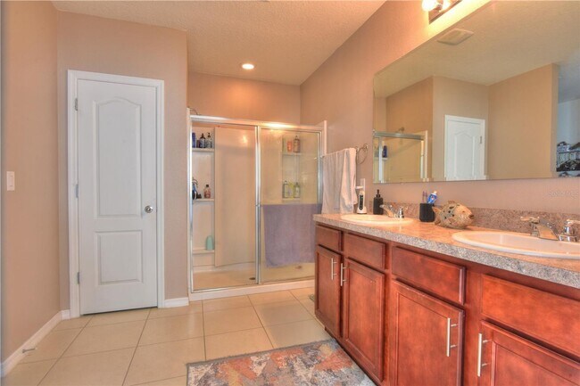 Building Photo - 3/2 Single Family Home located in a quiet ...