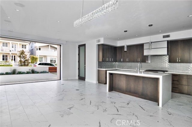 Building Photo - 621 Narcissus Ave