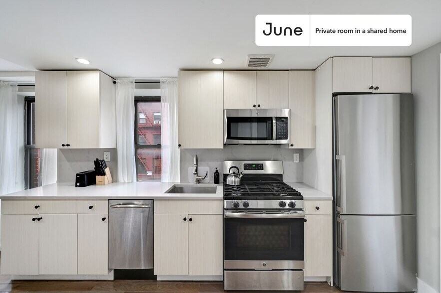 Building Photo - Room in Shared 3 bed/1 bath home in East Village