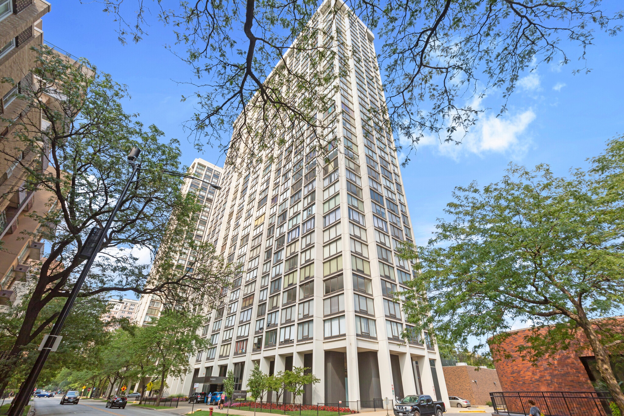 Building Photo - 5445 N Sheridan Rd