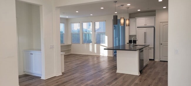 Building Photo - West Ventura's Solana Heights 4+3 Single Family Home $5,200