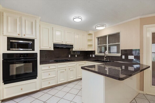 Building Photo - 14151 Buckingham Ln