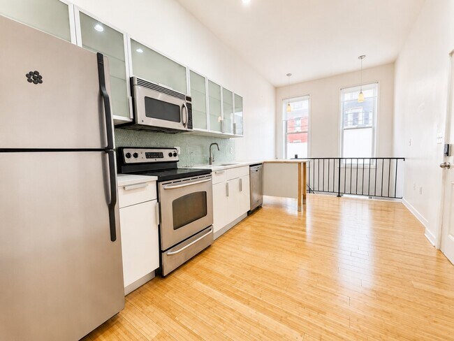 Building Photo - 727 S 22nd St