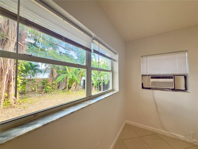 Building Photo - 1523 NE 110th Terrace