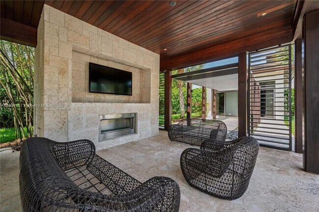 Building Photo - 9000 SW 63rd Ct