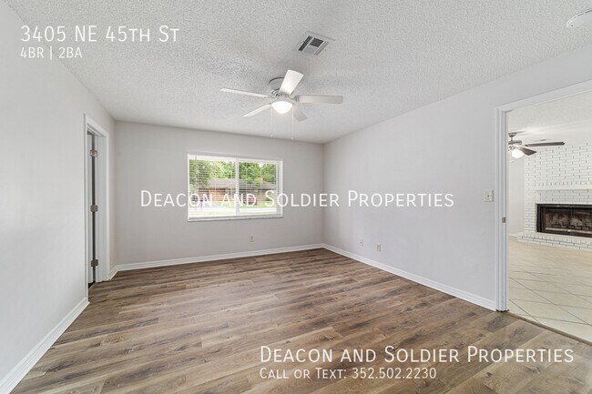 Building Photo - 3405 NE 45th St