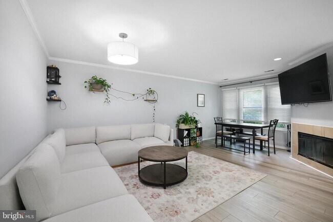 Building Photo - 7812 Mayfair Cir