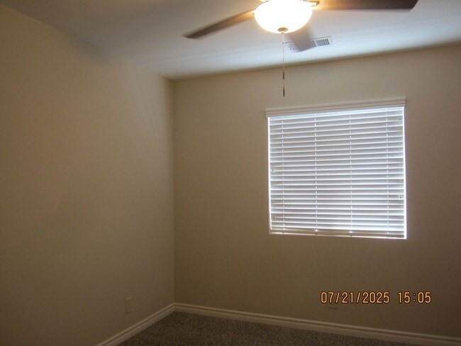 Building Photo - Immaculate Single Story Like New