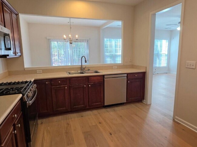 Building Photo - 2378 Fairlie Dr