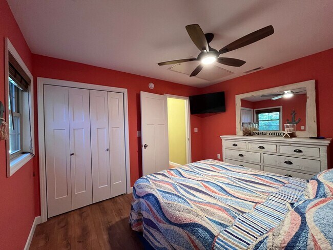 Building Photo - Furnished 2 Bedroom Duplex, Utilities Included, Available August 2026 Through May 2027!