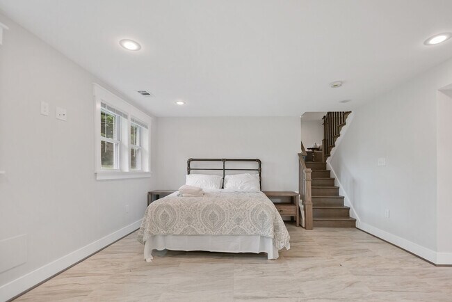 Building Photo - 7900 Heritage Dr