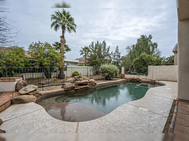 Building Photo - 4605 N Clear Creek Dr