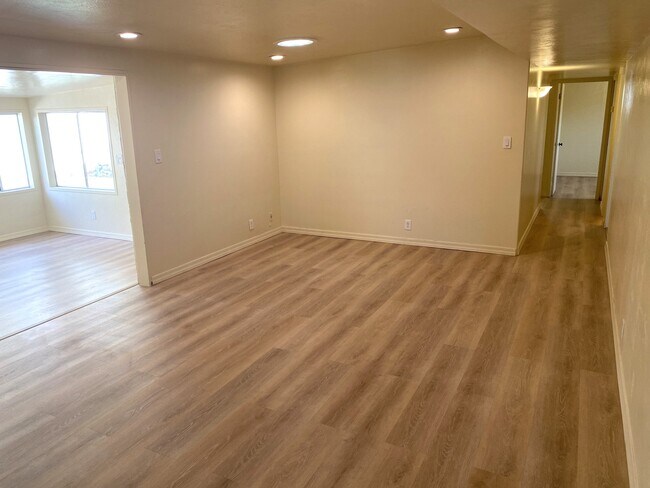 Building Photo - 7268 E Eastview Dr
