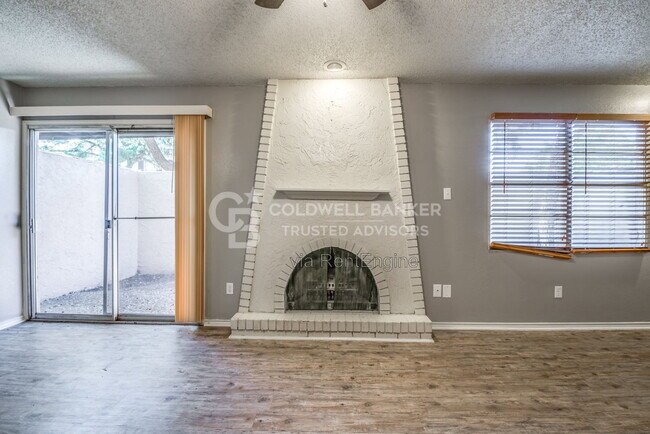 Building Photo - 5320 Kenosha Ave