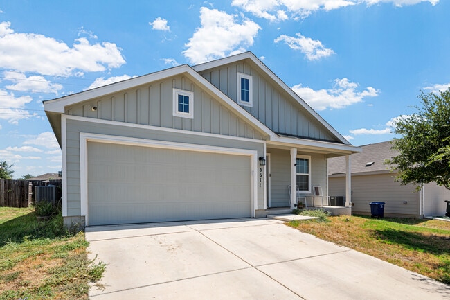 Building Photo - 5611 Elm Valley Dr