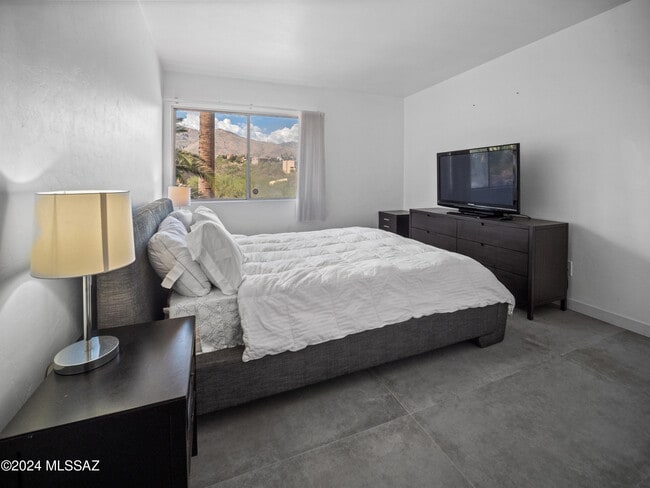 Building Photo - 5798 E Paseo Cimarron