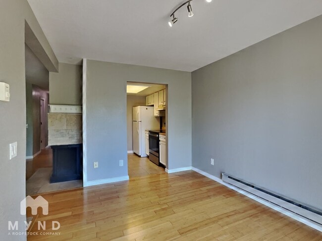 Building Photo - 7885 Barbara Ann Dr