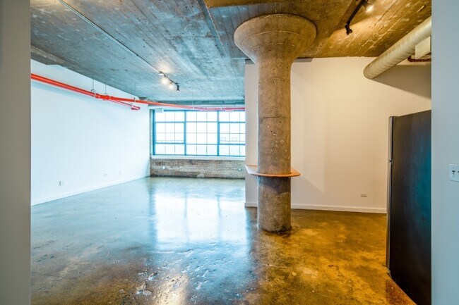 Building Photo - 2620 W Washington Blvd