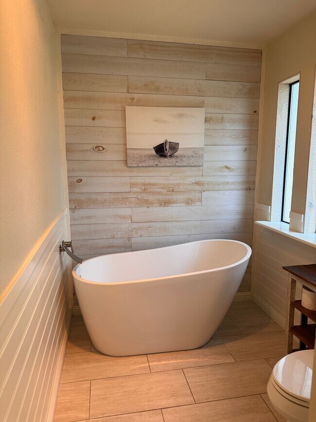 Building Photo - Luxury Lake of the Pines Living | Remodeled 4BD + Large Yard | Furnished or Unfurnished