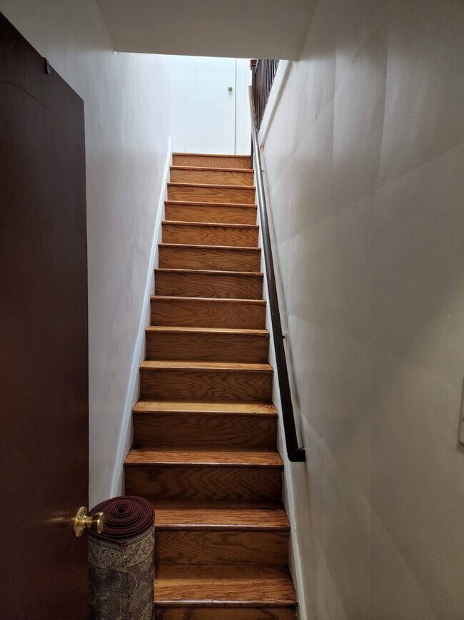 Building Photo - 36-40-40 Crescent St