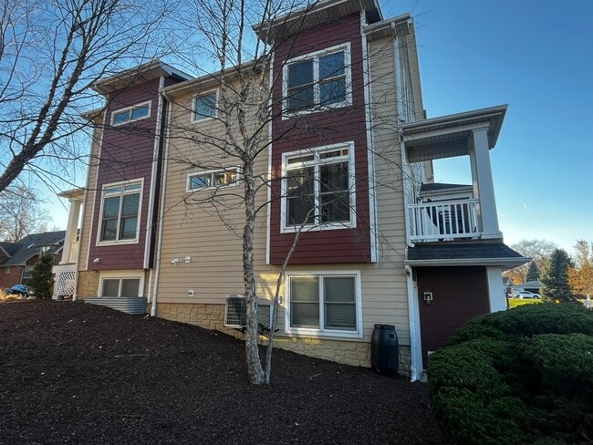 Building Photo - 1516 Broadway St