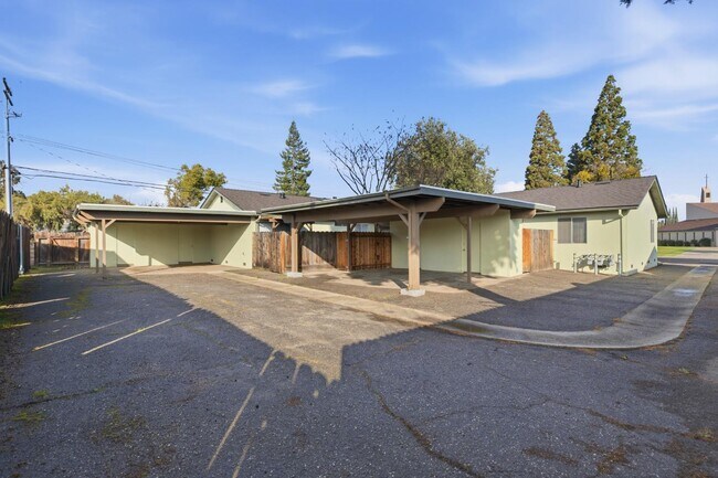 Building Photo - 1504 Rose Ave