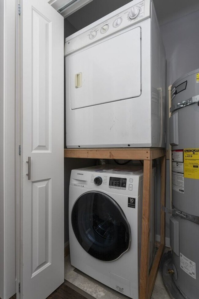 Building Photo - Charming Two Bedroom Haven in SE Portland!