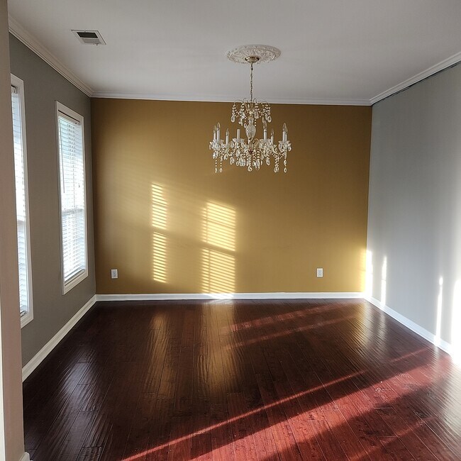 Building Photo - 807 Andora Way SW