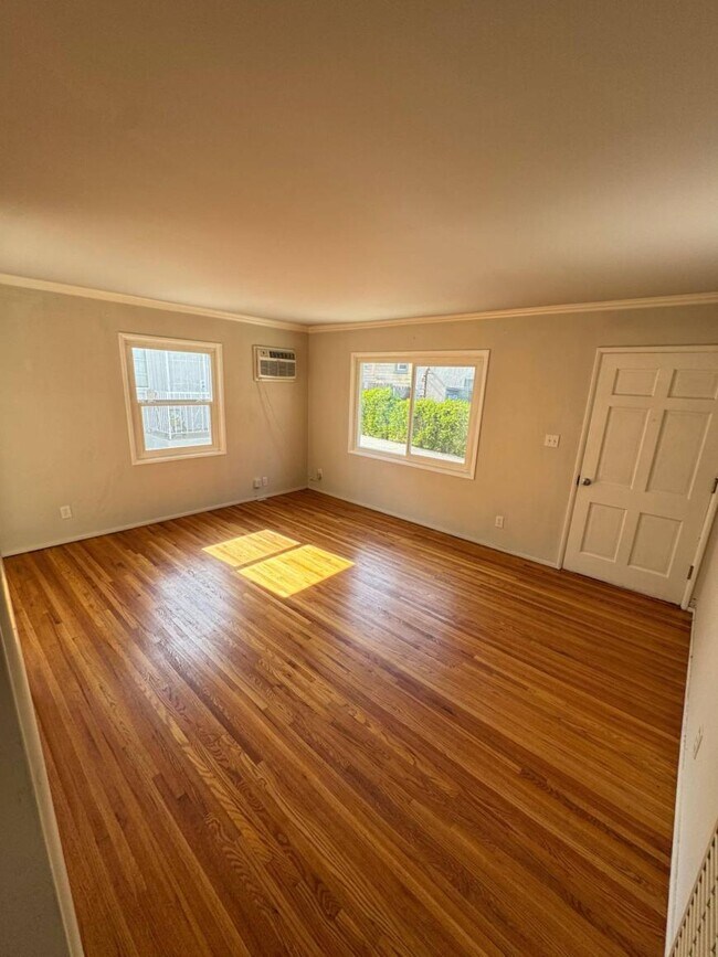 Building Photo - 2.0 bedroom in Pasadena California 91104