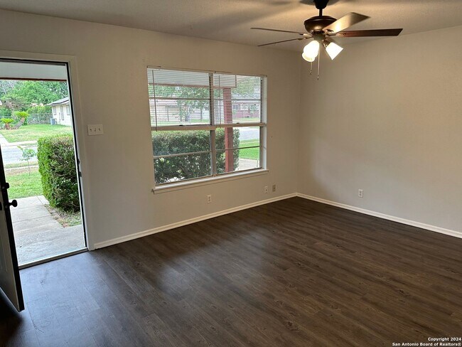 Building Photo - 7211 Westglade Dr