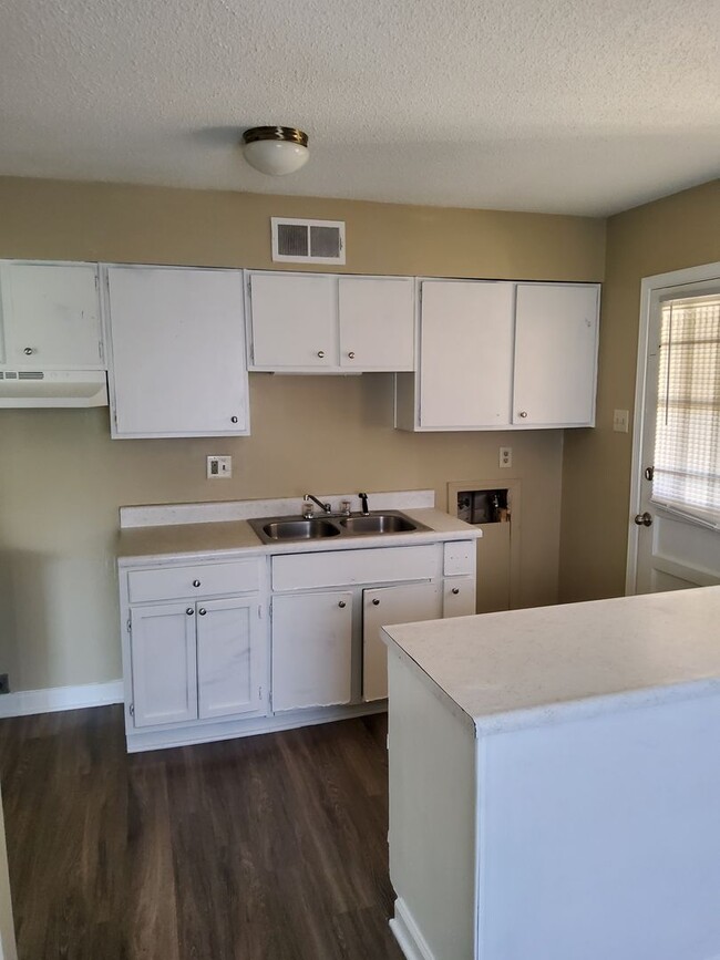 Building Photo - 3677 Hillbrook Rd