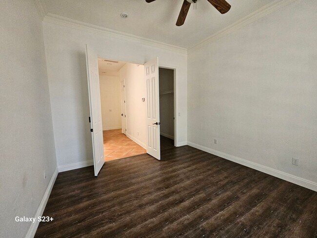 Building Photo - LARGE 3BED/2 BATH IN A COUNTRY CLUB SETTTING
