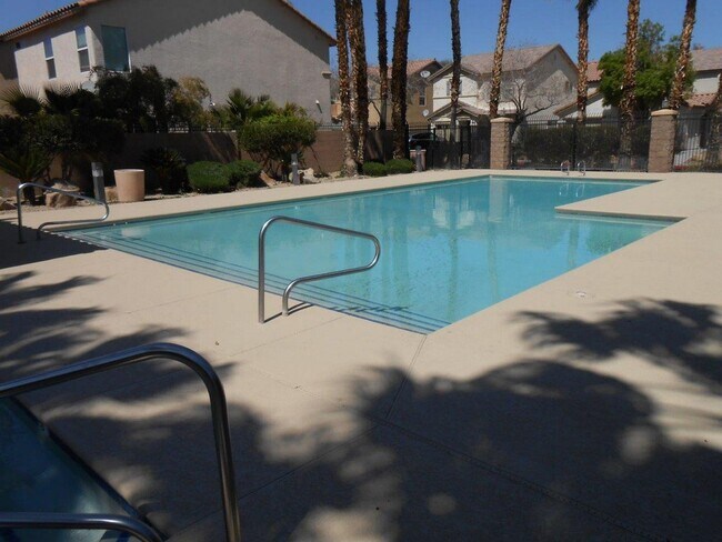 Building Photo - Cute House in the North in Gated Community