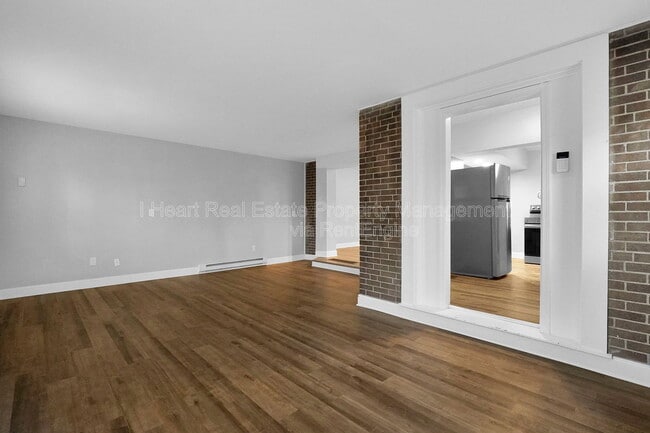 Building Photo - 973 Kelton Ave