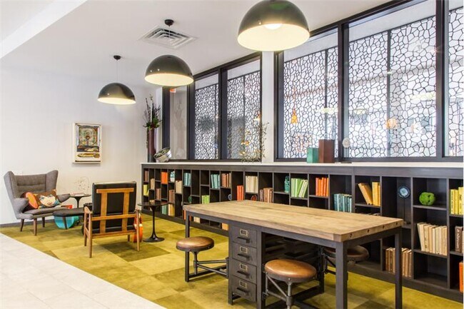 Building Photo - 1623 E 6th St