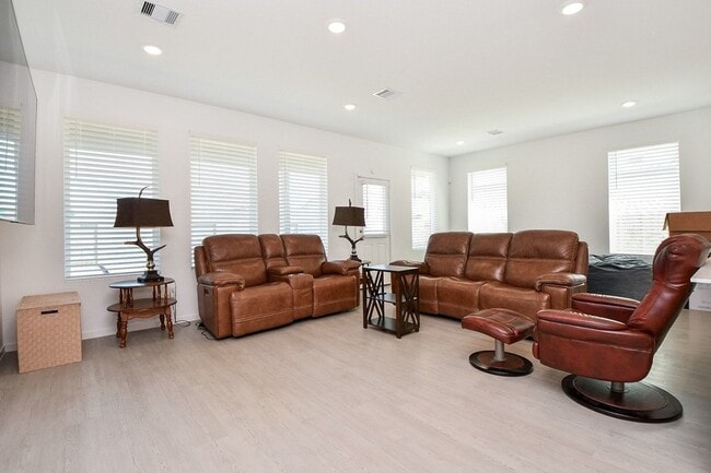 Building Photo - 26610 Coast Redwood Dr