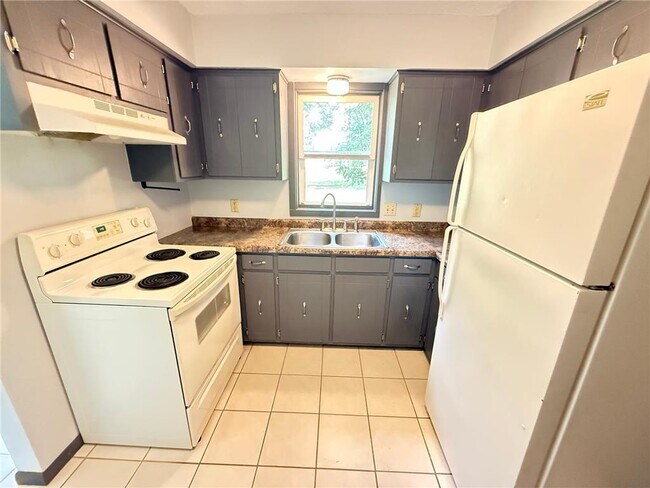 Building Photo - 415 Belle Aire Dr