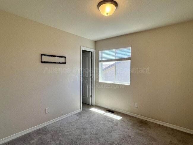 Building Photo - 10051 Ledgestone Terrace