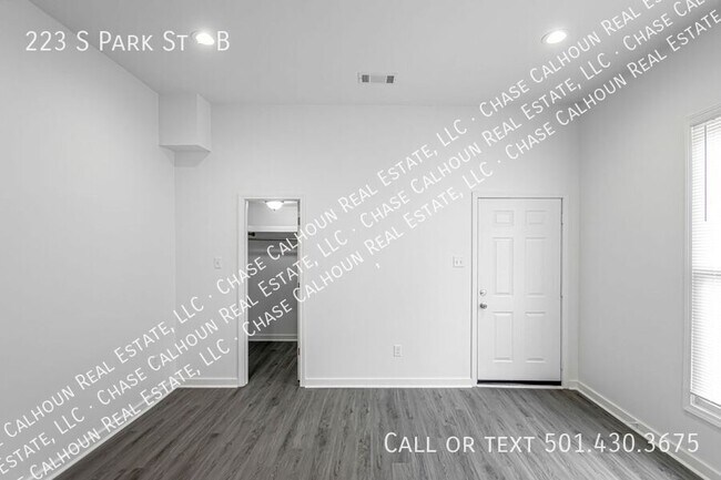 Building Photo - 223 S Park St