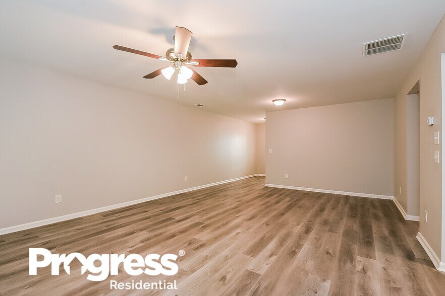 Building Photo - 2495 Mayfair Dr